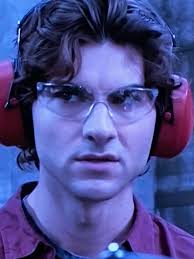 The gun that shot Derrick is the gun that killed Mr Hudson.. Find Derrick  and you get the owner of the gun.. #Lulu 💎