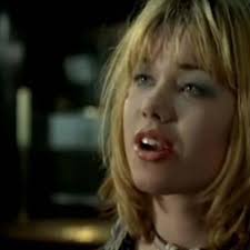 Glumica iz filma "Nataša" na vrhuncu karijere napustila Srbiju, radila dva  posla, evo kako danas izgleda