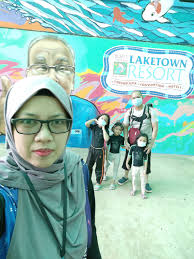 Kira happy dan seronok juga mandi manda kat bukit gambang waterpark ni walaupun acah acah macam best je nampak. Bawa Anak Anak Ke Waterpark Di Bukit Merah Laketown Resort Sempena Cuti Merdeka Marina Bashah