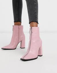 Accessorize a dressy outfit with block heeled chelsea, or go for timeless tan boots with your favourite denim. 20 Summer Boots To Wear In 2020 Summer Booties