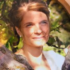 Til minne om Tone Hennie Tone Hennie, mamma`n til Mari og kona til Stian,  ble alvorlig kreftsyk på sensommeren i fjor. Hun har hatt tøffe  cellegiftkurer, og vært ut og inn av