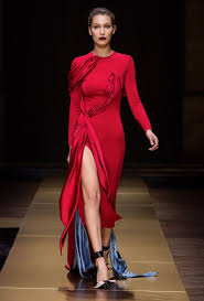 Born in catania, bella started his career as composer for his sister, singer marcella bella authoring several hits with lyricist giancarlo bigazzi. Pin Von Lina Fagua Auf Bella Hadid Donatella Versace Models Frau
