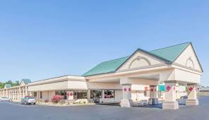 With international hotel deals and ramada coupons, you'll discover you new home away from home for less. Ramada Hotel Conference Center By Wyndham Grayling In Grayling Mi Expedia