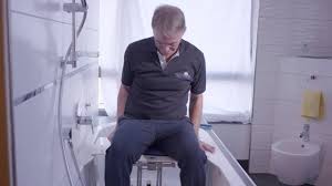 Ein lift hat häufig die form eines stuhles. Badelift Bathlift Peter Pan Youtube