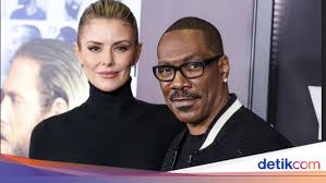 Selamat! Eddie Murphy dan Paige Butcher Menikah di Karibia