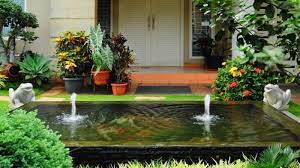 Desain taman belakang rumah minimalis dengan kolam di atas terlihat indah karena adanya kolam unik yang terbuat dari rangkaian batu yang menarik. 3 Tips Kolam Minimalis Membawa Kesegaran Di Taman Banjarmasin Post
