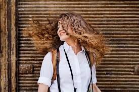 The most popular color transition is from dark to light, which is usually a blonde tone. How To Diy Balayage On Curly Hair 20 Examples