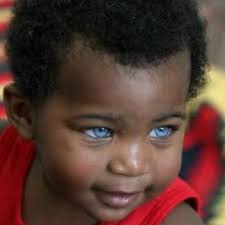 Laren Galloway Un C Opil De Culoare Care Are Ochii Albastri Este Probabil Unul Dintre Cei Mai Frumosi Copii Din L Cool Eyes Blue Eyed Baby Beautiful Eyes