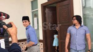 Kuala lumpur, sept 17 — actress lufya omar and her husband dr che muhammad hafiz che baharum have officially parted ways following marital disputes. Tidak Perasan Anak Ikut Dari Belakang Suami Lufya Dakwa Tak Dengar Tangisan Anak Panggil Daddy Berulang Kali Hiburan Mstar