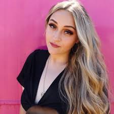 Rachel Bloomquist (@rachbloomquist)