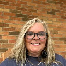 Lorie Kirk's Instagram, Twitter & Facebook