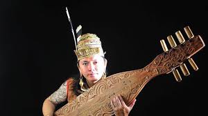Gendang ini diperbuat daripada kayu yang ditebuk memanjang. Mengenal Sape Alat Musik Khas Dayak Yang Dimainkan Atiqah Hasiolan Lifestyle Liputan6 Com