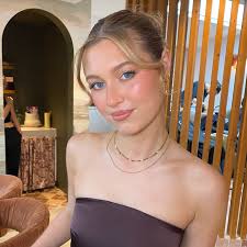 Okay but how good is having your hair & makeup done at the same place?! 💫✨  Hair by the talented Annette @vincentanddupree Model is the stunning  @tehara.morgan #sydneymakeupartist #sydneymua #makeupartistsydney