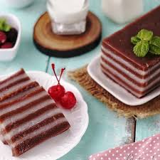 Cukup pakai takaran gelas angkat kue lapis dari kukusan dan diamkan sampai agak dingin. 12 Resep Kue Lapis Paling Enak Dan Mudah Dibuat Briliofood