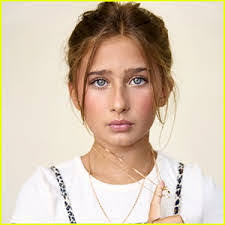 Caitlin Spear's Instagram, Twitter & Facebook