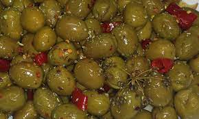 Le olive schiacciate sono un contorno molto diffuso nel sud italia, in sicilia vengono chiamate anche alivi cunzati o alivi scacciati. Olive Schiacciate Laterradipuglia Shop