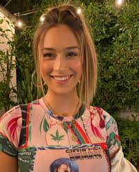 Elsie Hewitt (mantan Benny Blanco) atau Selena Gomez (pacar Benny Blanco  sekarang) : r/VindictaRateCelebs