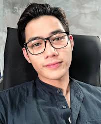 Materibelajar.co.id pada kali ini akan membahas secara lengkap tentang sinopsis yang meliputi pengertian umum dan menurut ahli beserta contoh, pengertian. Biodata Hun Haqeem Pelakon Drama Cari Aku Di Syurga Iluminasi