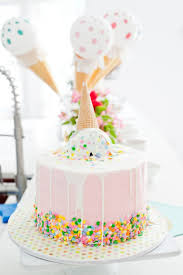 Torte Di Compleanno Per Bambini Decorate Torta Con Pasta Di Zucchero Rosa Decorazione Con Cono Gelato Torte Di Compleanno Torte Torte Di Compleanno Maschili