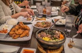 Cada día se cocina tres primeros platos, tres segundos platos y varios postres, son menús muy sanos, bajos en sal y variados. Para No Engordar Es Mejor No Comer Fuera De Casa Y Si Hay Que Hacerlo Es Mejor En Sitios De Comida Rapida
