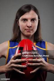 Pick number 17 Hannah Hillman of the Lions poses for a photo during...  Fotografía de noticias