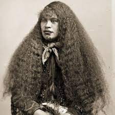 Naturallycurly Com On Instagram The Maori Are The Indigenous Polynesian People Of New Zealand In This Photograph By Polynesian People Hair Covers Hair Today