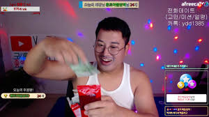 냉혈하고 섹시한 야쿠자 보스 다이키 조와 그의 아들 토마에게 '마마'로 점찍힌 입만 용감한 민준의 사랑 이야기! í— ì´ ë¹¼ë¹¼ë¡œ ë­ì§€ ëˆ„ë‚˜ì˜ ì„ ë¬¼ Youtube
