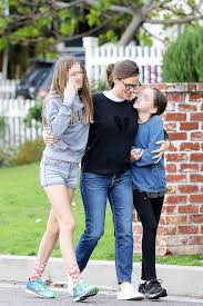 Jennifer garner by gotty · january 20, 2020. Jennifer Garner S Daughter Violet Is Tall Towers Over Her In New Pic Hollywood Life