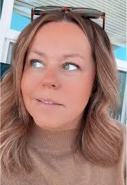 Nicole Lamp's Instagram, Twitter & Facebook