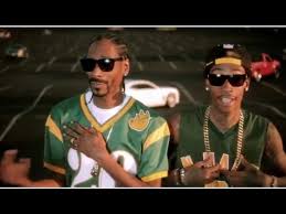 It´s like i´m 17 again peach fuzz on my face lookin on the case tryina find a hella taste oh my god, i´m on the chase, chevy it´s gettin kinda heavy, relevant, sellin it dippin away, time keeps slippin away zip in the safe, flippin for pay tippin like i´m drippin in paint up front. Snoop Dogg Wiz Khalifa Young Wild And Free Video Dailymotion