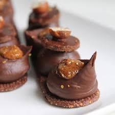 Des Fingers Choco Noisette Praline Pour Vous Souhaiter Une Belle Soiree Tartelettes Fingerschoco Praline Chocolat Valrhonafra Food Cheesecake Desserts