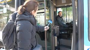 Personne qui prend le bus. Les Ambulants Du Confinement Un Chauffeur De Bus Y A Plus De Stress