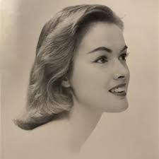 Maxine Hyde's Instagram, Twitter & Facebook