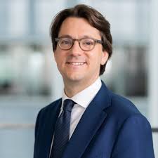 Laurent Martel, ex-collaborateur d'Emmanuel Macron et de Jean Castex,  nouveau directeur de la législation fiscale à Bercy