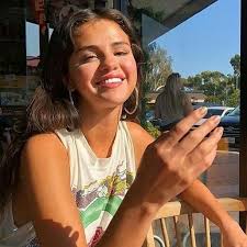 Подписчиков, 193 подписок, 8,044 публикаций — посмотрите в instagram фото и видео selena gomez fan account (@theselenarundown). Selena Gomez Changed Her Instagram Profile Photo Selenagomez Cambio Su Foto De Perfil De Instagram Estilo De Selena Gomez Selena Gomez Fotos Fotos De Selena