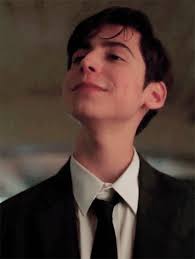 Number five aka the boybackgroundfive is among 7 of the children that sir reginald hargreeves on the day that 43 women gave birth to super powered in. 5 Umbrella Academy Actor Novocom Top