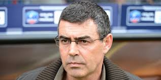 Gabriel reste sur le banc