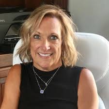 The job market is about to flip. Hundreds of applicants vanish in  minutes...is a white-collar recession looming, or are we headed for a  talent shortage? In 2025, 900 applicants today could turn