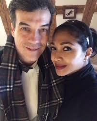 Muka Senyum Tapi..”