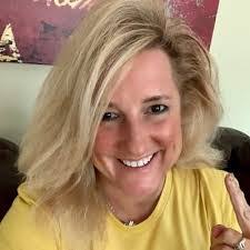 Marci Hensley's Instagram, Twitter & Facebook