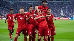 احتج مشجعو نادي بايرن ميونيخ الألماني مُجددًا على أسعار تذاكر دوري أبطال أوروبا، فيما حقق فريقهم فوزًا ساحقًا على تشيلسي بثلاثة أهداف مقابل لا شيء، الثلاثاء. Ù‡ÙˆÙ†ÙŠØ³ Ø¨Ø§ÙŠØ±Ù† Ù…ÙŠÙˆÙ†Ø® Ø¹Ù„Ù‰ Ø£Ø¹ØªØ§Ø¨ Ø¬ÙŠÙ„ Ø±Ø§Ø¦Ø¹