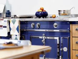 The château is available in 75, 90, 120, 135, 150, 165 and 180 cm widths, with optional matching customised hoods and a choice of new g4 gas or electric. Offrez Vous Le Legendaire Fourneau La Cornue Les Ateliers Malegol