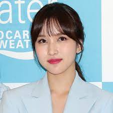 Twice e shinee foram os únicos grupos que não enjoei por tantos anos. Twice Member Mina Isn T Going On Tour Citing Health Reasons Teen Vogue
