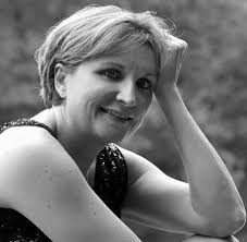 Amazon.com: Feisty After 45: The Best Blogs from Midlife Women (Anthologies  For and By Women): 9780988398016: Ambrose, Elaine: Books