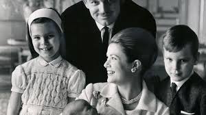 Januar 1978 als charlene lynette wittstock in bulawayo, rhodesien) ist eine ehemalige südafrikanische schwimmerin und seit ihrer heirat mit fürst albert ii. Albert Ii Chef Des Hauses Grimaldi Zdfmediathek