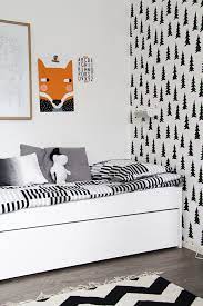 The combination of black and white is able to give peace to their rooms, even some very adorable collection. 8 Kids Rooms In Black And White Petit Small