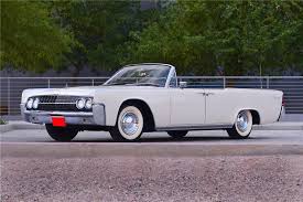 Check out this gorgeous 1962 lincoln continental convertible! 1962 Lincoln Continental Convertible 132706 Barrett Jackson Auction Company World S Greatest Collec Lincoln Continental Lincoln Cars Lincoln Motor Company