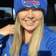 Larissa Golden's Instagram, Twitter & Facebook