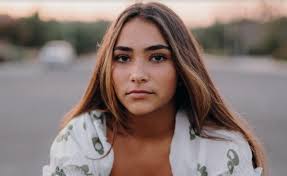 Sienna mae gomez, aka ceo of the squirrel dance. Icm Signs Tiktoker Sienna Mae Gomez Who Racked Up 5 Million Followers In 2 Months Tubefilter