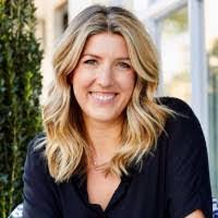 Nicole Lenzi's Instagram, Twitter & Facebook